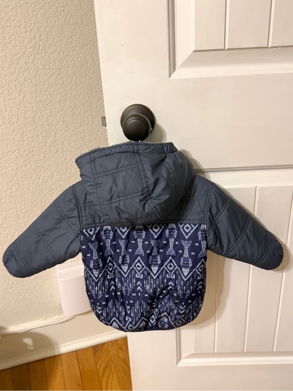 Patagonia - Baby Hooded Winter Coat in Navy Geometric Print 6-12M - Picture 4 of 7